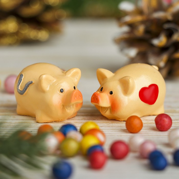 Сувенир полистоун "Хрюшка толстячок" МИКС 2х3,5х2,2 см