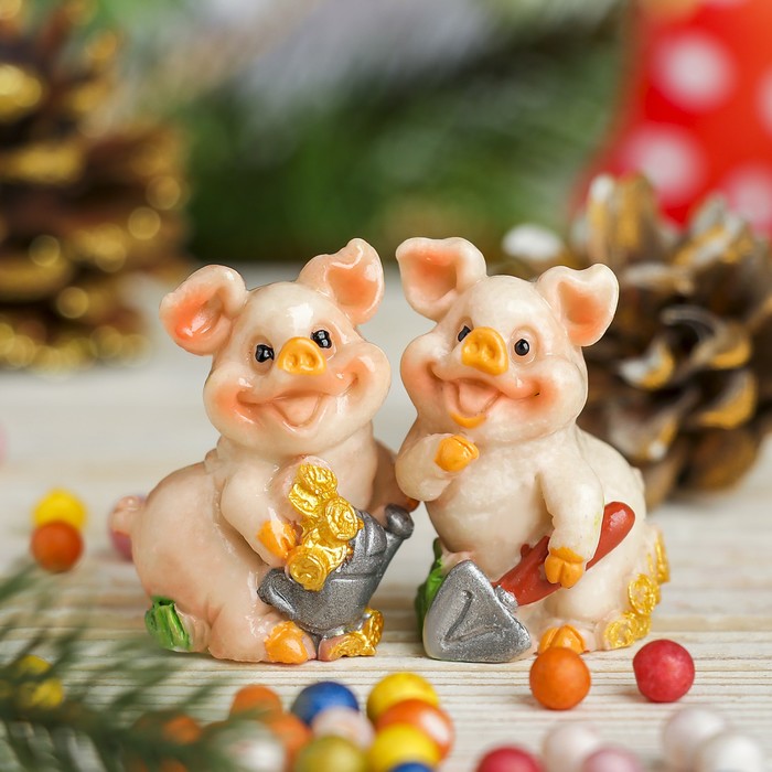 Сувенир полистоун "Хрюшка кладоискатель" МИКС 4,7х3,5х2,7 см