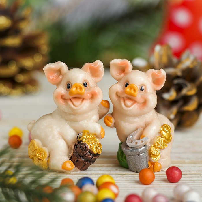 Сувенир полистоун "Хрюшка кладоискатель" МИКС 4,7х3,5х2,7 см