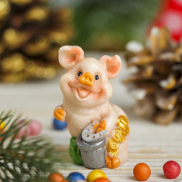 Сувенир полистоун "Хрюшка кладоискатель" МИКС 4,7х3,5х2,7 см