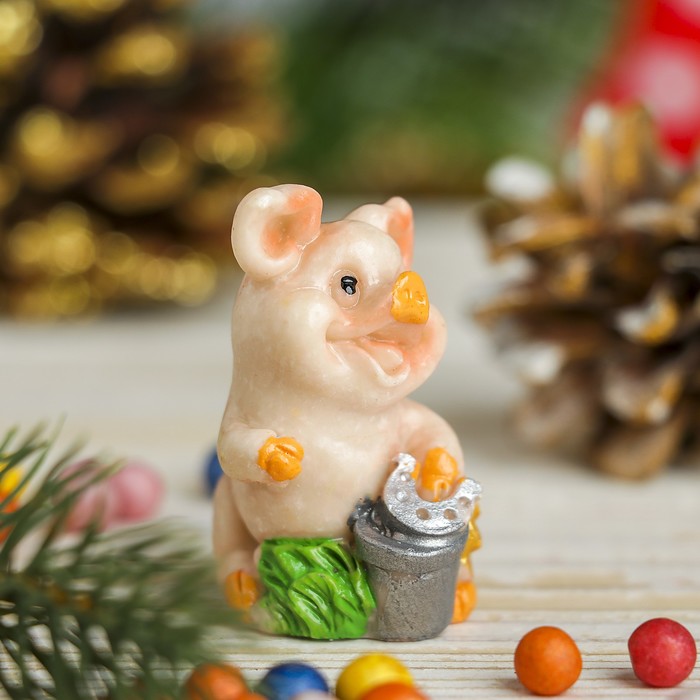 Сувенир полистоун "Хрюшка кладоискатель" МИКС 4,7х3,5х2,7 см