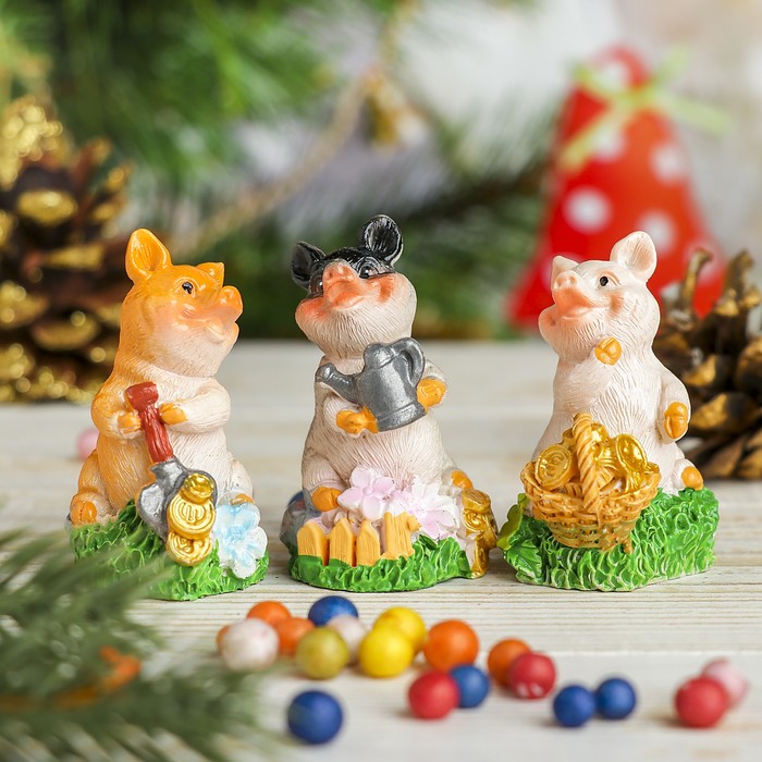 Сувенир полистоун "Хрюшка садовод" МИКС 5х3,8х3 см