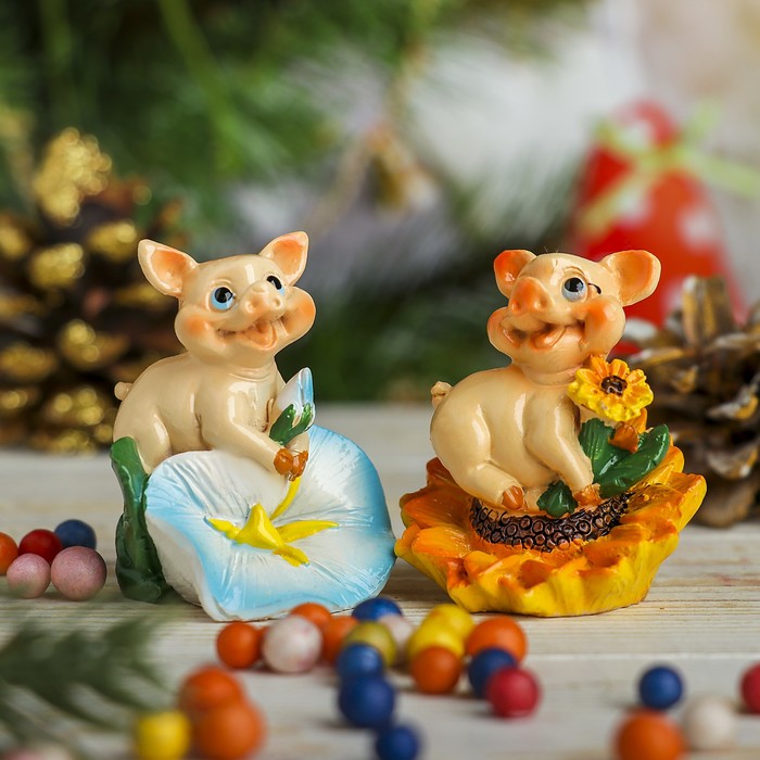 Сувенир полистоун "Хрюшка на цветке" МИКС 5,5х5,2х4,5 см