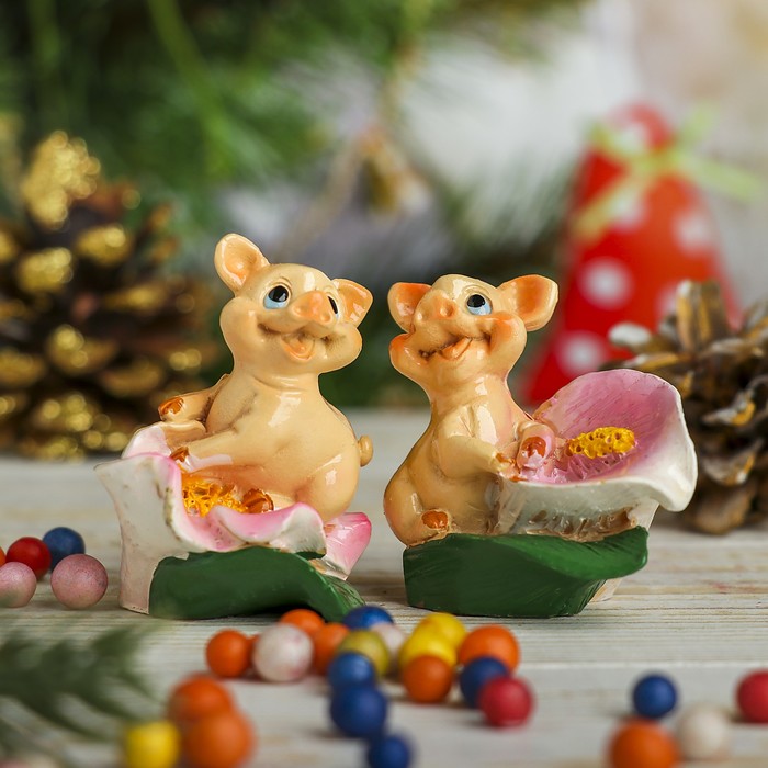 Сувенир полистоун "Хрюшка на цветке" МИКС 5,5х5,2х4,5 см