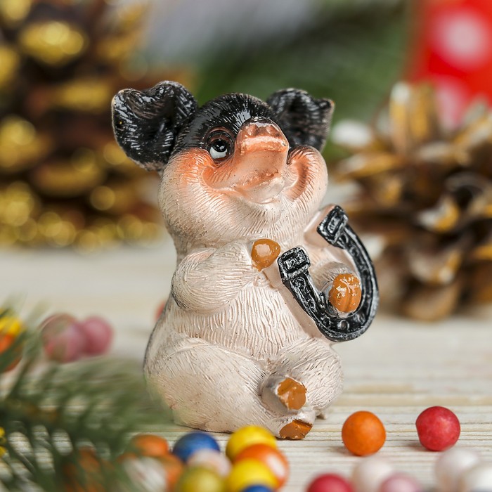 Сувенир полистоун "Хрюшка с подковой и деньгами" МИКС 5,5х4х3,8 см