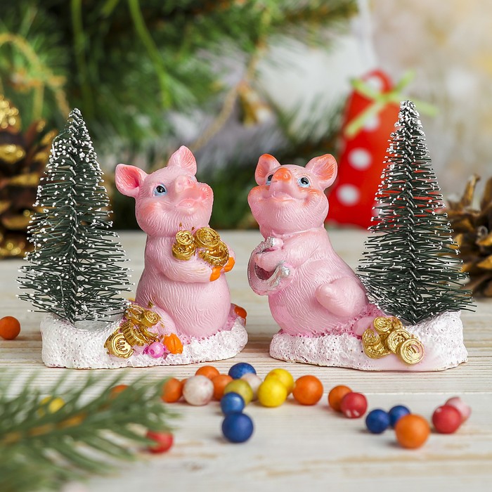 Сувенир полистоун "Хрюшка с ёлочкой" МИКС 6,2х6,5х3 см