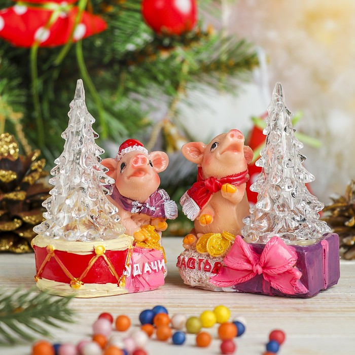 Сувенир полистоун "Хрюшка со светящейся ёлочкой" МИКС 10х7х4,7 см