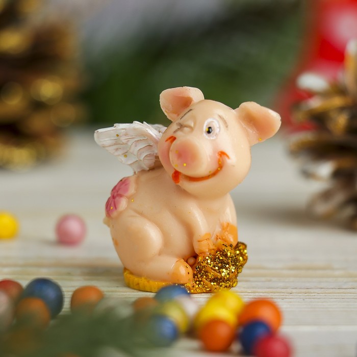 Сувенир полистоун "Поросёнок с крылышками и клевером", 4х4,3х2,5 см