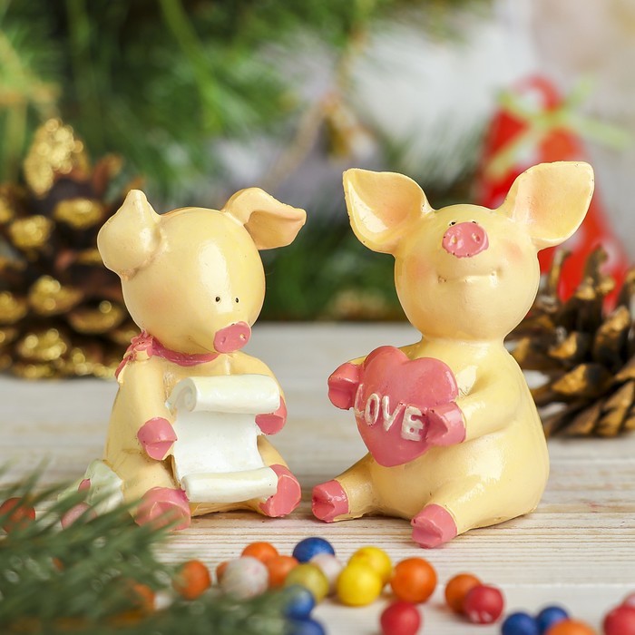 Сувенир полистоун "Влюблённый поросёнок" МИКС 7х5х3,8 см