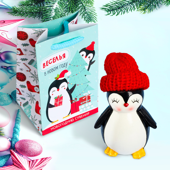 Фигурка с атрибутикой "Веселого Нового Года!"