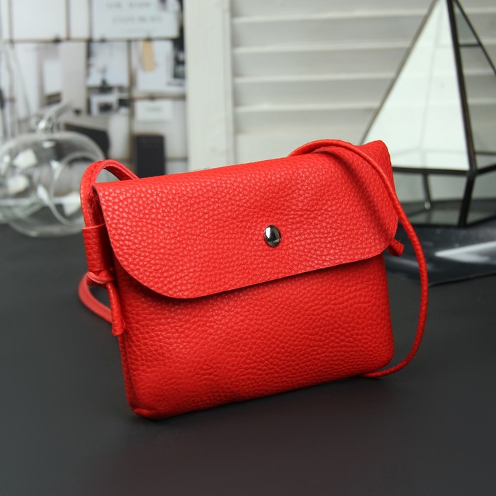 Сумка женская, отдел на клапане, длинный ремень, цвет красный