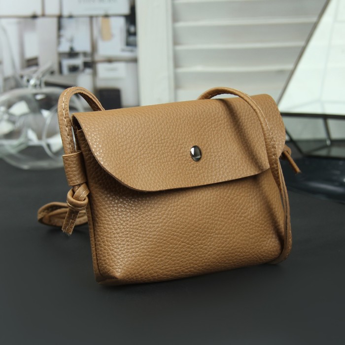 Сумка женская, отдел на клапане, длинный ремень, цвет бежевый