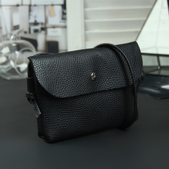 Сумка женская, отдел на клапане, длинный ремень, цвет чёрный