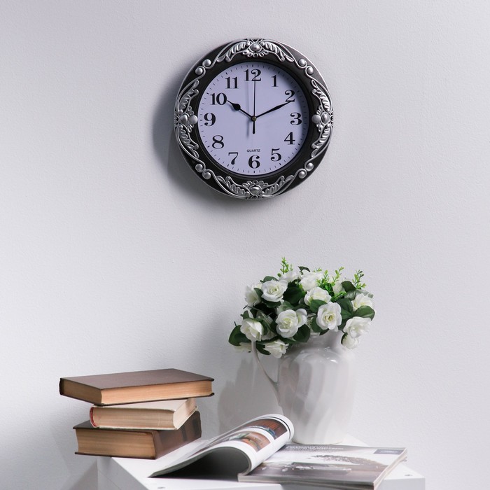 Часы настенные круг d=25 см, рама объёмный орнамент, хромированные