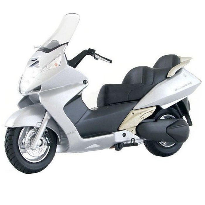 Коллекционная модель мотоцикла Honda Silver Wing, масштаб 1:18