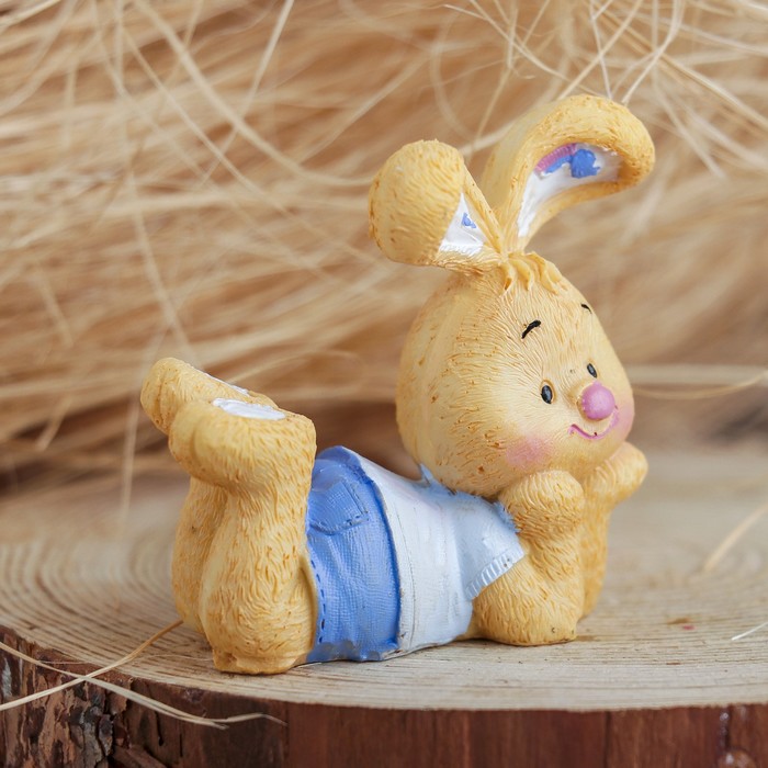 Сувенир полистоун "Зайчишка отдыхает" МИКС 6х6,7х3 см