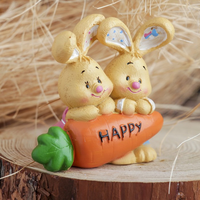 Сувенир полистоун "Зайки с морковкой" 8х7,5х4,7 см