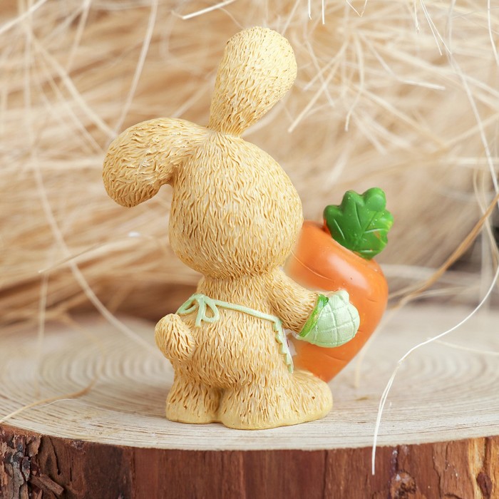 Сувенир полистоун "Зайка с морковкой" МИКС 8х6х4 см