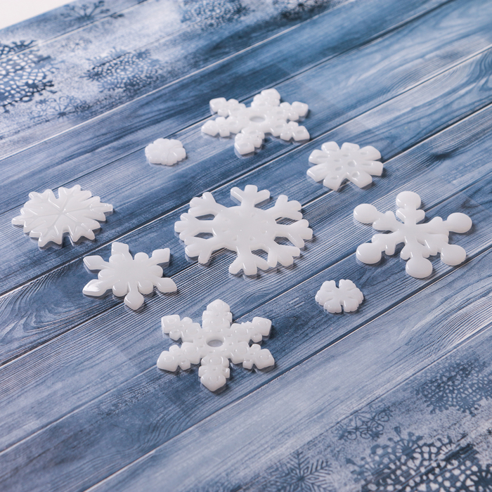 Наклейка на стекло "Снежиночки белые" 18,5*18,5 см, набор 9 шт