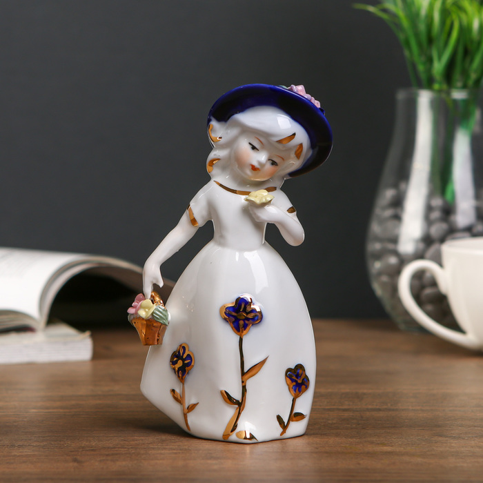 Сувенир керамика &quot;Девочка в синей шляпке в платье с цветами&quot; МИКС 11,5х6х7,5 см