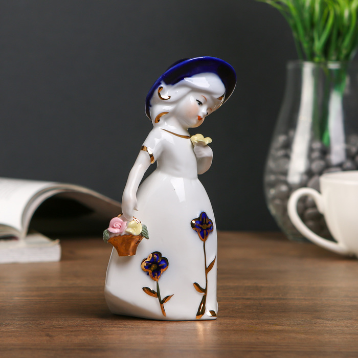 Сувенир керамика "Девочка в синей шляпке в платье с цветами" МИКС 11,5х6х7,5 см
