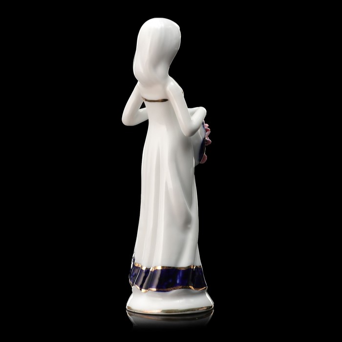 Сувенир керамика "Агнеса в белом платье с синими оборками и шляпкой с цветами" 16х5,5х4,5