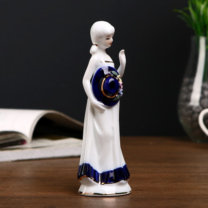 Сувенир керамика "Адель в белом платье с синими оборками и шляпкой" 16х5,5х4,5 см