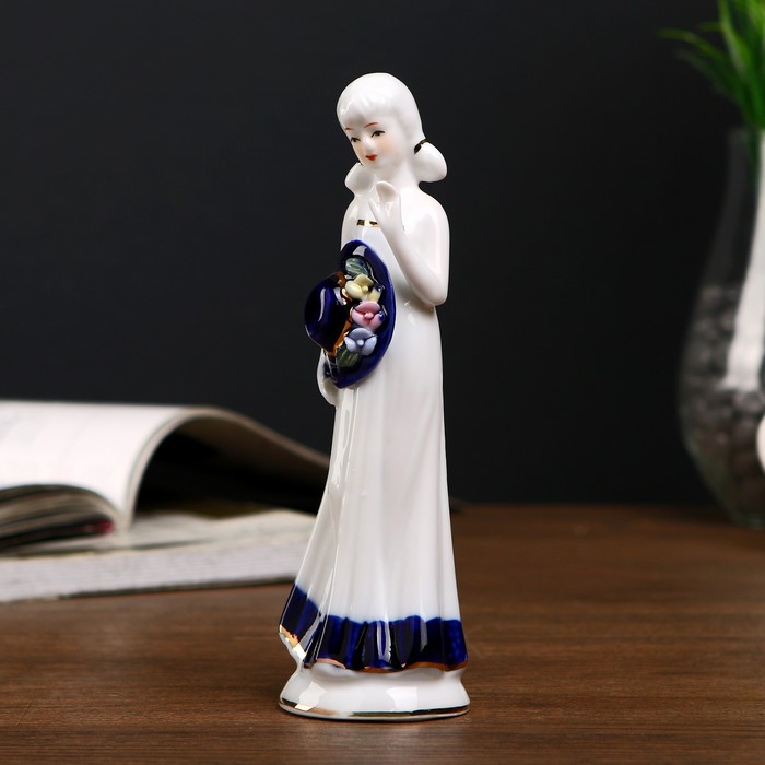 Сувенир керамика "Адель в белом платье с синими оборками и шляпкой" 16х5,5х4,5 см