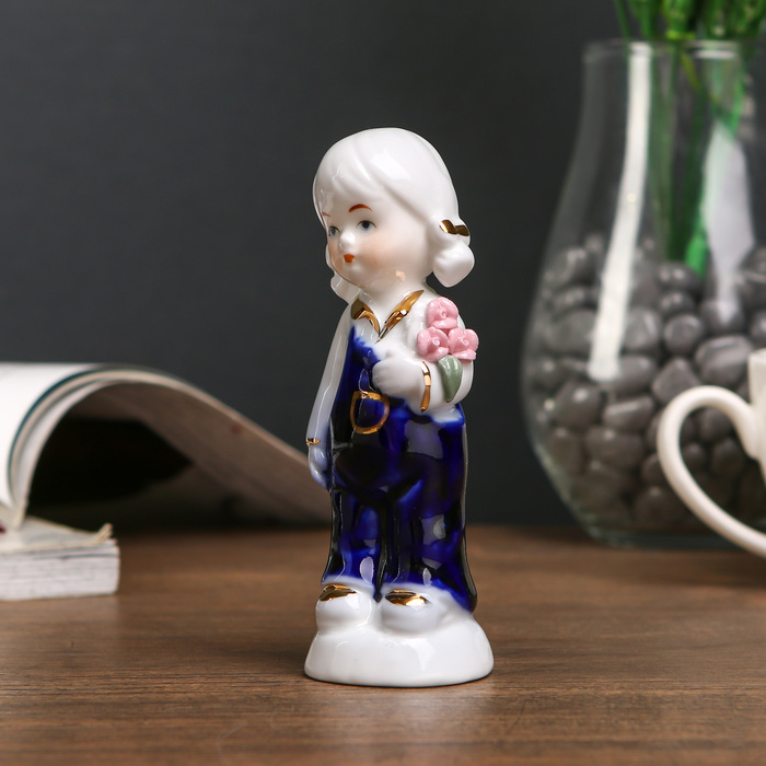 Сувенир керамика "Маленькая девочка в синем комбинезоне" 11х3,7х4 см