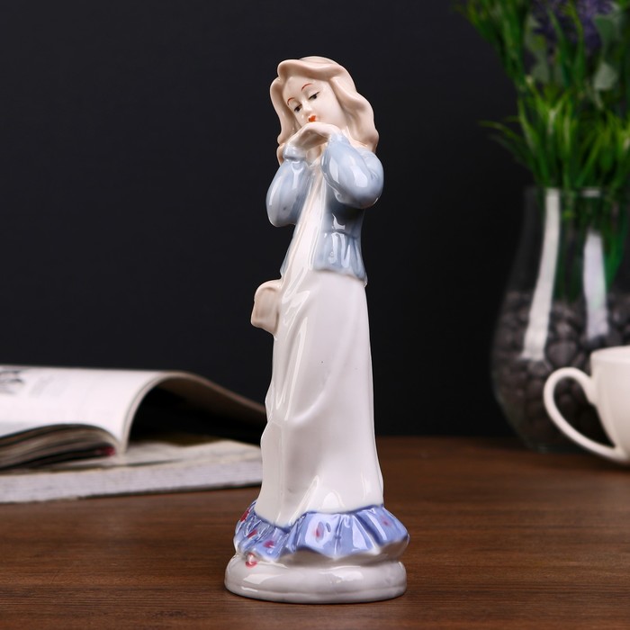 Сувенир керамика "Девочка в голубом джемпере с сумочкой" 20х9,5х6,5 см
