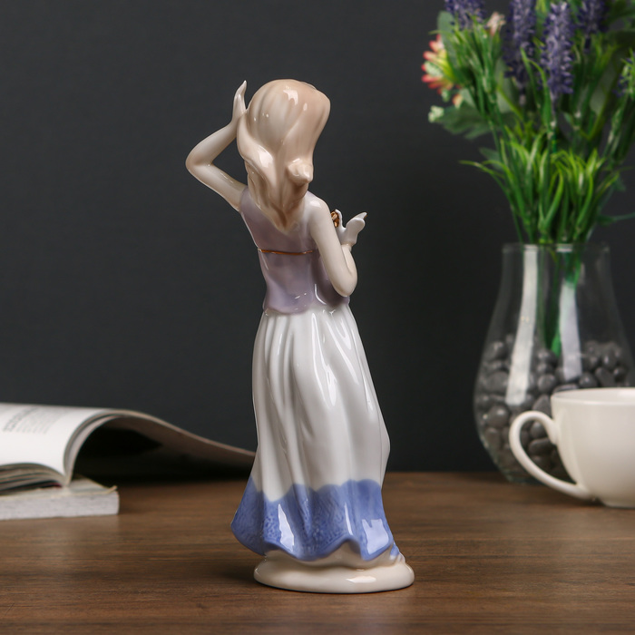 Сувенир керамика "Молодая девушка с белой голубкой" 21х8х6,5 см