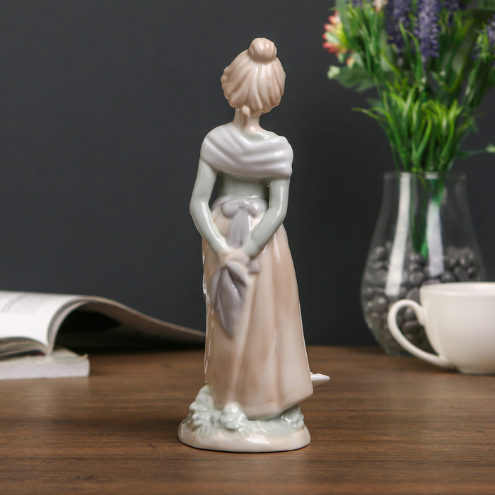 Сувенир керамика "Молодая девушка с белым гусём" 21х9,5х7,2 см