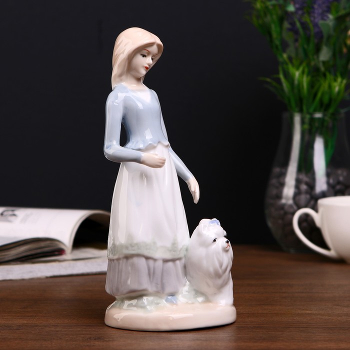 Сувенир керамика "Девочка в голубом с собакой" 20,5х10,8х9 см