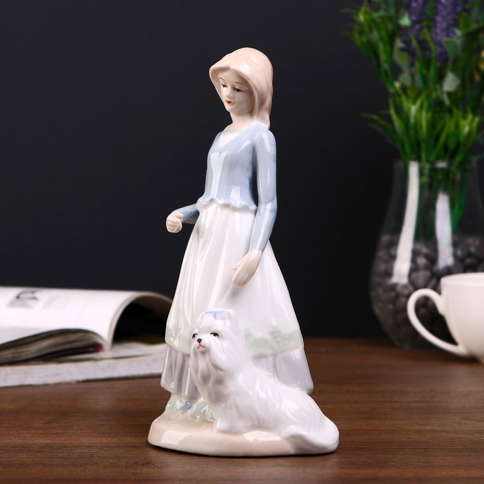Сувенир керамика "Девочка в голубом с собакой" 20,5х10,8х9 см