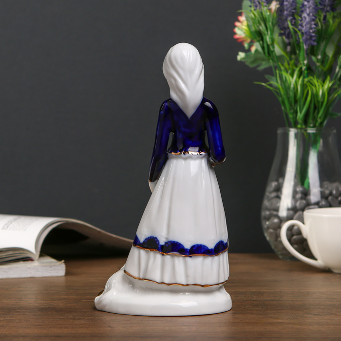 Сувенир керамика "Девочка в синем с собакой" 20,5х10,8х9 см