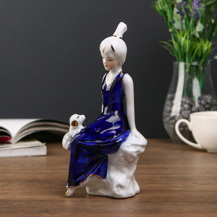 Сувенир керамика "Девочка в синем платьице с пёсиком" 19,5х10х8 см