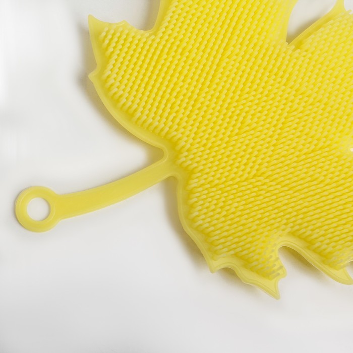 Губка для чистки посуды силиконовая "Кленовый лист", цвет желтый