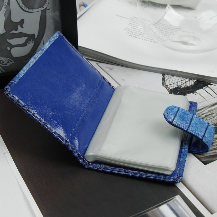 Визитница, 1 ряд, 20 листов, лак рептилия, цвет синий