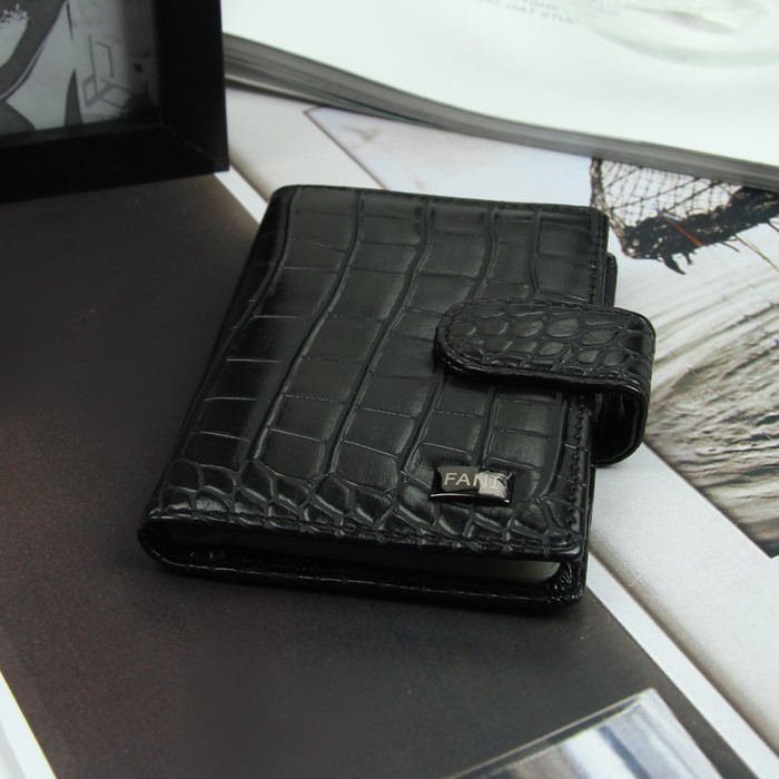 Визитница, 1 ряд, 20 листов, лак рептилия, цвет чёрный