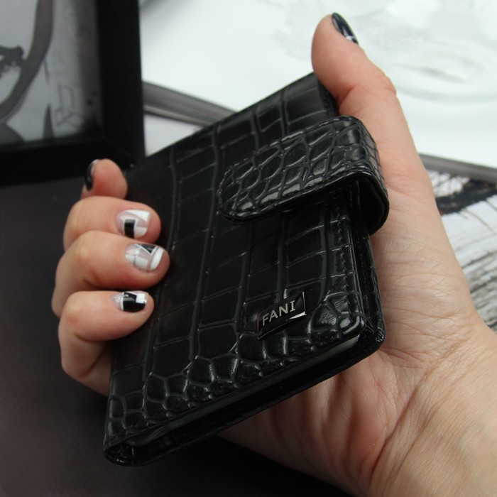 Визитница, 1 ряд, 20 листов, лак рептилия, цвет чёрный