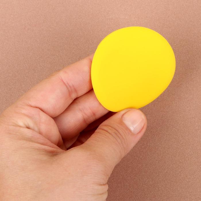 Спонж для нанесения косметики "Круг", с держателем, цвет МИКС