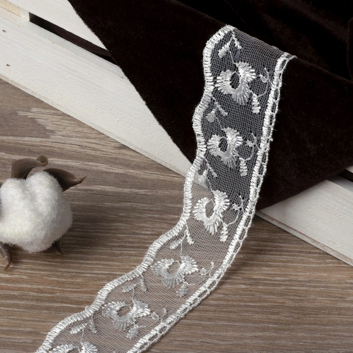 Кружево на сетке, 40мм, 14±1м, цвет белый