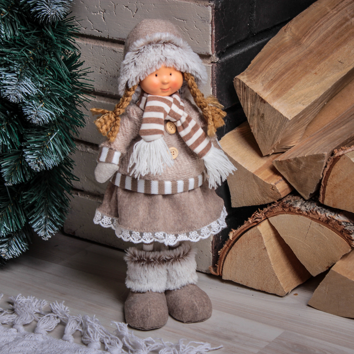 Кукла интерьерная "Маруся в шапочке с меховой оторочкой" 28 см