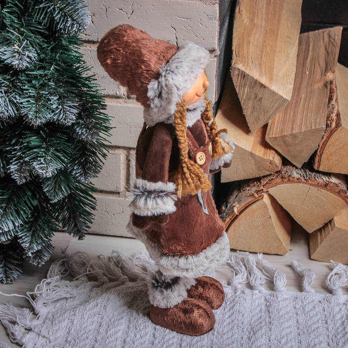 Кукла интерьерная "Малышка в коричневой шубке с сердечком" 47 см