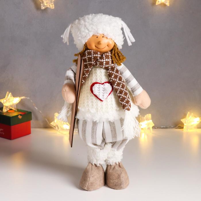 Кукла интерьерная "Малышка с лыжами" 33 см