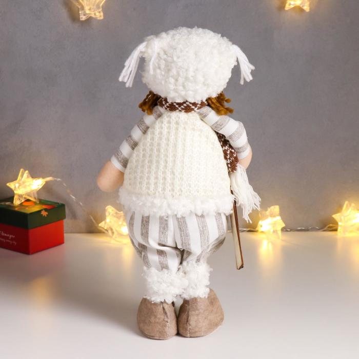 Кукла интерьерная "Малышка с лыжами" 33 см