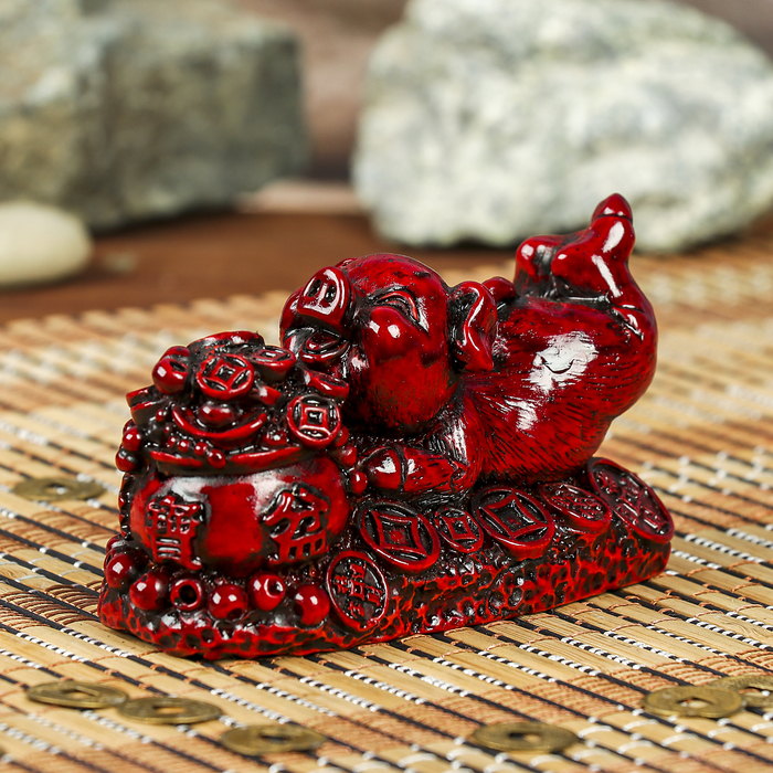 Нэцке полистоун "Поросёнок с мешком китайских монет" тёмно-красный 5,5х10х4,7 см