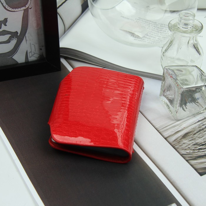 Визитница вертикальная, лак рептилия, 1 ряд, 26 листов, цвет красный