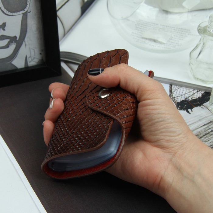 Визитница вертикальная, 1 ряд, 26 листов, змея, цвет коричневый