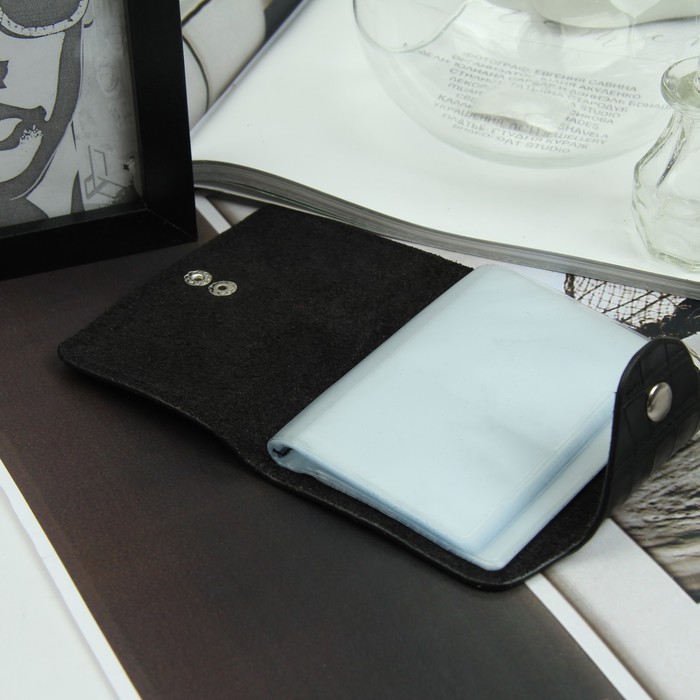 Визитница вертикальная, 1 ряд, 26 листов, крокодил, цвет чёрный